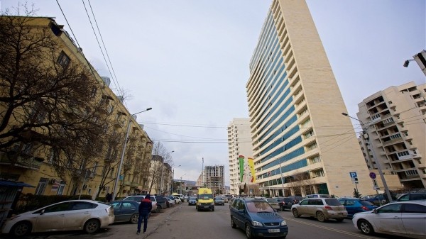 Мэрия Тбилиси расширяет программу финансирования пациентов с рассеянным склерозом