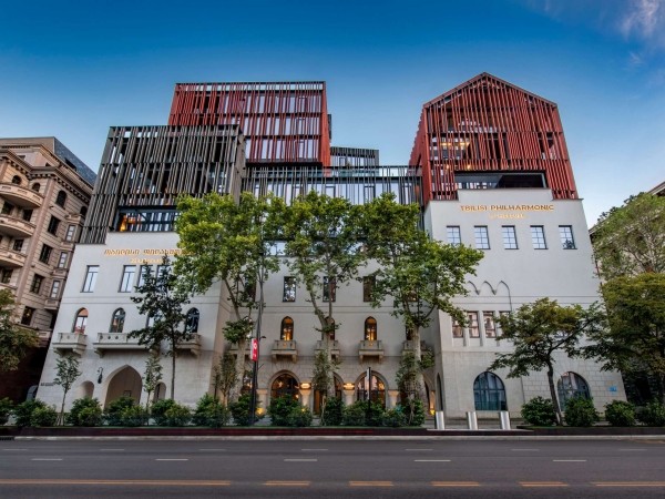 Отель Tbilisi Philharmonic Hotel by Mercure открылся в историческом здании в Тбилиси