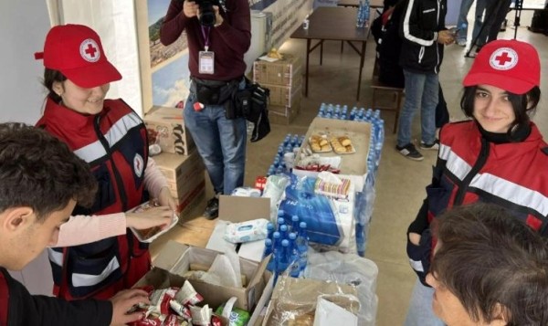 Автобусами, машинами, пешком... - колонны беженцев из Нагорного Карабаха не заканчиваются: «Сегодня мы покидаем свои дома, азербайджанцам мы не нужны...» (фото) Автобусами, машинами, пешком... - колонны беженцев из Нагорного Карабаха не заканчиваются: «Сегодня мы покидаем свои дома, азербайджанцам мы не нужны...» (фото)