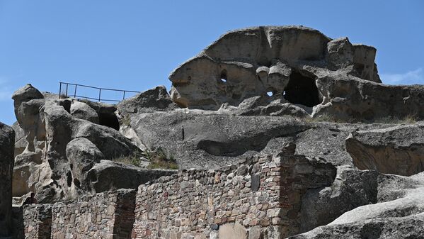Пещерный город Уплисцихе: знаменитая достопримечательность Грузии – фото Пещерный город Уплисцихе: знаменитая достопримечательность Грузии – фото