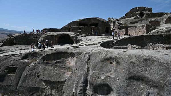 Пещерный город Уплисцихе: знаменитая достопримечательность Грузии – фото Пещерный город Уплисцихе: знаменитая достопримечательность Грузии – фото