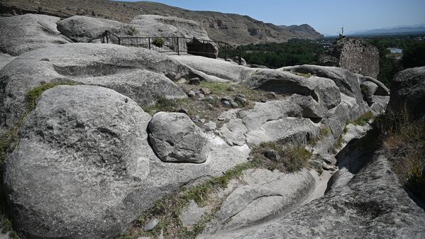 Пещерный город Уплисцихе: знаменитая достопримечательность Грузии – фото Пещерный город Уплисцихе: знаменитая достопримечательность Грузии – фото
