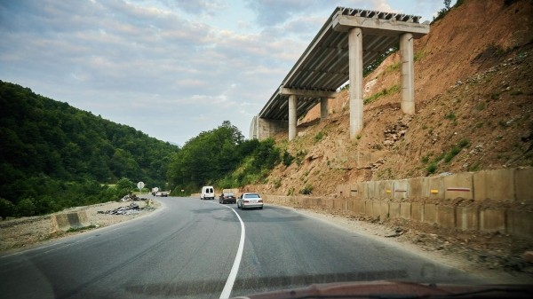Снято ограничение на передвижение по Рикотскому перевалу для большинства машин Снято ограничение на передвижение по Рикотскому перевалу для большинства машин