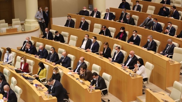 Новые правила для СМИ: Что в итоге утвердил парламент