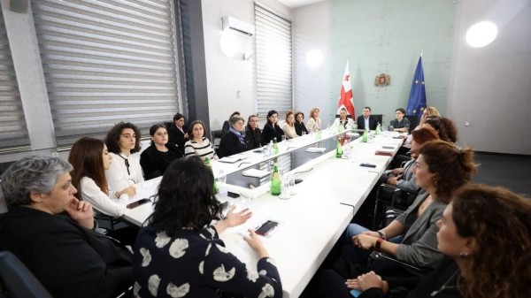 Проблемы и вызовы в школах – министр образования Грузии провел встречу с родителями Проблемы и вызовы в школах – министр образования Грузии провел встречу с родителями