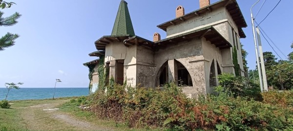 Разрушенный дом китайца Лю в Чакви передали на баланс Кобулетского муниципалитета Разрушенный дом китайца Лю в Чакви передали на баланс Кобулетского муниципалитета