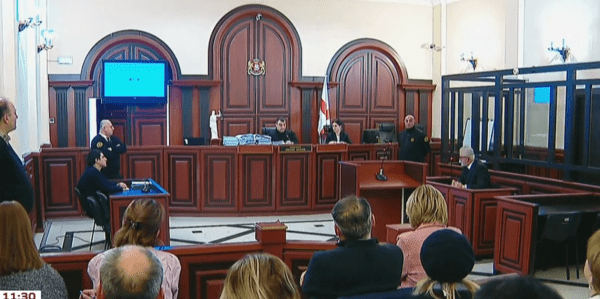 Саакашвили отключили от заседания суда из-за политических заявлений Саакашвили отключили от заседания суда из-за политических заявлений