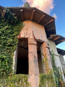 Разрушенный дом китайца Лю в Чакви передали на баланс Кобулетского муниципалитета Разрушенный дом китайца Лю в Чакви передали на баланс Кобулетского муниципалитета