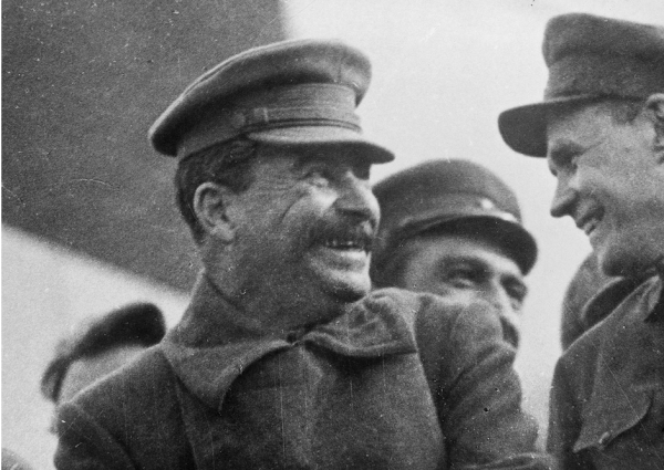 На каком языке Сталин говорил на неделовых встречах и почему не подписывался по-грузински На каком языке Сталин говорил на неделовых встречах и почему не подписывался по-грузински