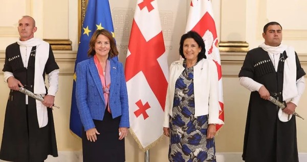 Новый посол США в Грузии вступает в должность – верительные грамоты переданы президенту