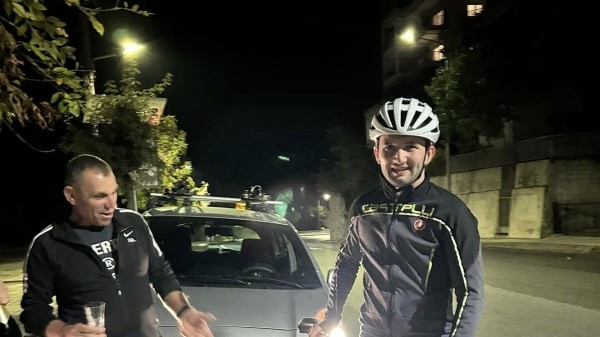 Грузин преодолел самый трудный велосипедный челлендж в мире и "покорил" Эверест Грузин преодолел самый трудный велосипедный челлендж в мире и "покорил" Эверест