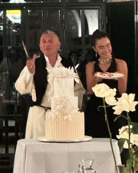 Свадьба в Цинандли, на которой присутствовала президент – совместная жизнь бизнесмена Георгия Рцхиладзе и казашки Аянат Ксенбай, гламурные приемы и венчание (фото) Свадьба в Цинандли, на которой присутствовала президент – совместная жизнь бизнесмена Георгия Рцхиладзе и казашки Аянат Ксенбай, гламурные приемы и венчание (фото)