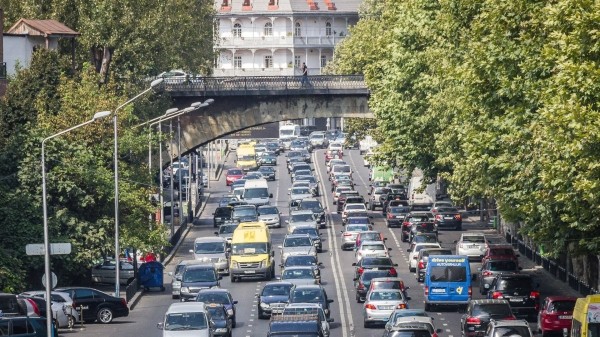 Штрафы на движение крупногабаритного транспорта в Тбилиси увеличатся