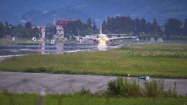Батумский аэропорт работает без перебоев, несмотря на непогоду на побережье Грузии Батумский аэропорт работает без перебоев, несмотря на непогоду на побережье Грузии