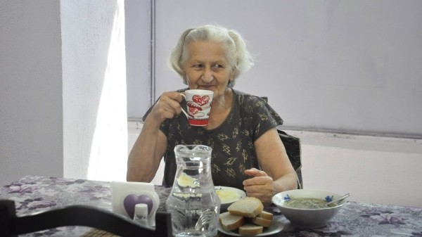 Мэр Тбилиси обещает улучшить питание в бесплатных столовых столицы