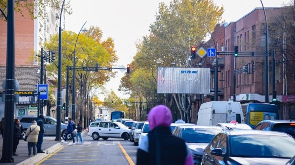 В Тбилиси ограничат движение из-за монтажа новогоднего освещения