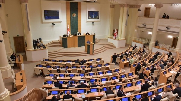 Парламент Грузии решил вопрос с призывом срочников в переходный период