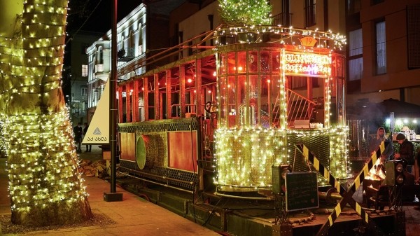 Тбилиси готовится к Новому году – в центре столицы вводят ограничения для транспорта