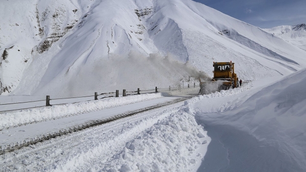 Верхний Ларс сегодня: дорога к границе с Россией закрыта для всех видов транспорта