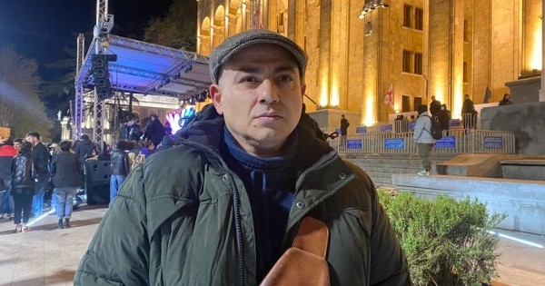 Отец Лазаре Григориадиса нанес себе ранения на суде в Тбилиси в знак протеста