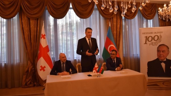 Посольство Азербайджана в Грузии презентовало почтовую марку "Гейдар Алиев 100"