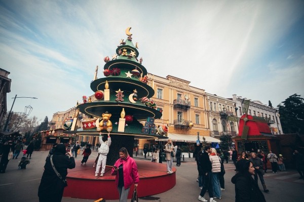 В Тбилиси открылась «Новогодняя деревня». ФОТО.