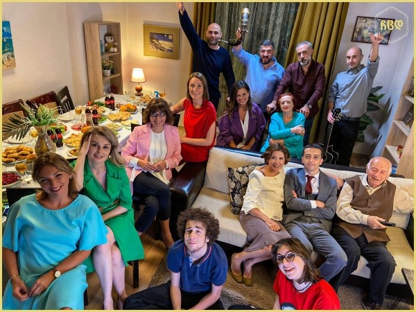 “Грузинская мечта” обвинила “Подруг моей жены” в ЛГБТ-пропаганде