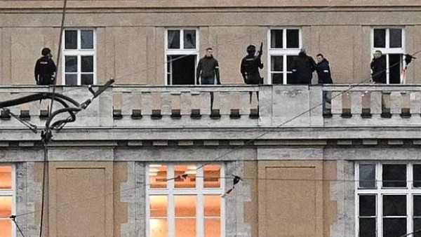 «Он был студентом этого университета, 24-летний молодой человек» - что происходило во время атаки на университет в Праге и что пишут СМИ о нападавшем (фото)