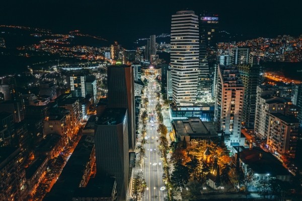 В Тбилиси включили новогоднюю иллюминацию. ФОТО.