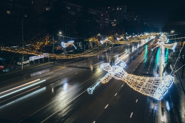 В Тбилиси включили новогоднюю иллюминацию. ФОТО.