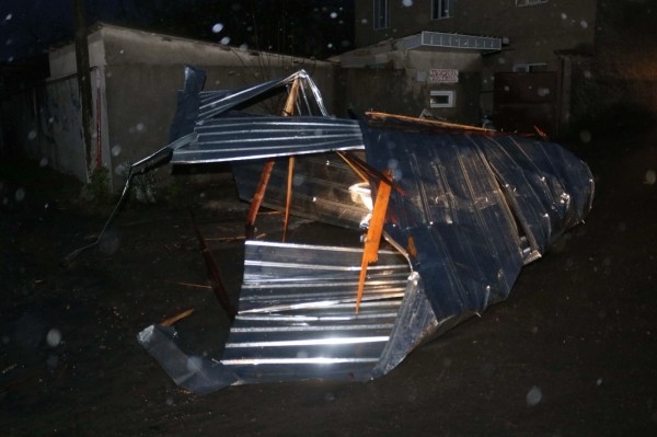 Непогода в Грузии – поваленные деревья, поврежденные крыши и сорванные концерты