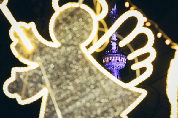 В Тбилиси включили новогоднюю иллюминацию. ФОТО.