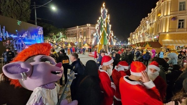 Новогодняя деревня празднично откроется на площади Орбелиани в Тбилиси