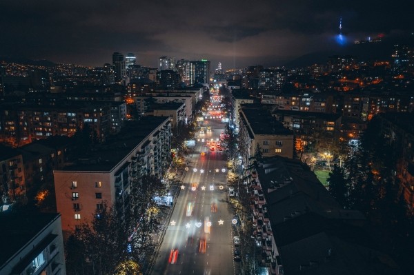В Тбилиси включили новогоднюю иллюминацию. ФОТО.