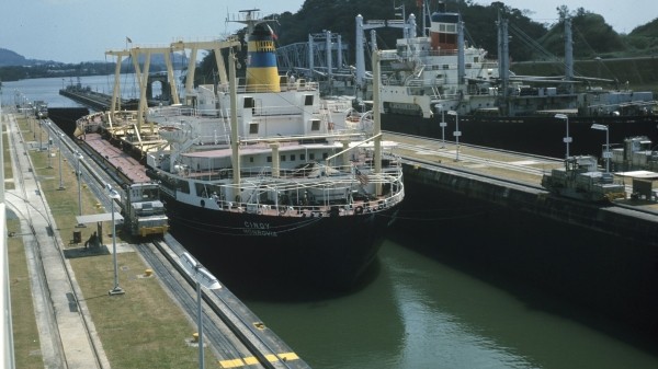 Подарки к Рождеству могут не доехать до Европы из-за засухи в Панамском канале