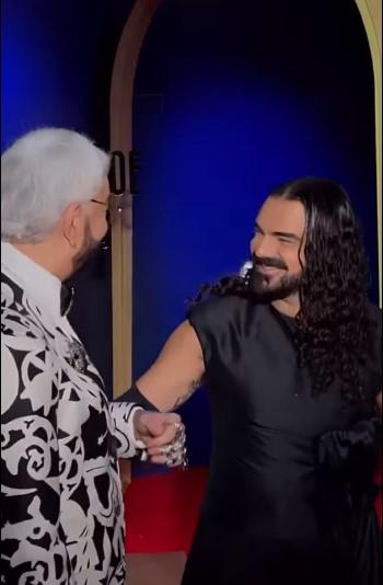 Еще один Хвича Кварацхелия - грузинский певец, позирующий с Киркоровым на красной дорожке в России: его стиль - тема обсуждения в российских СМИ Еще один Хвича Кварацхелия - грузинский певец, позирующий с Киркоровым на красной дорожке в России: его стиль - тема обсуждения в российских СМИ