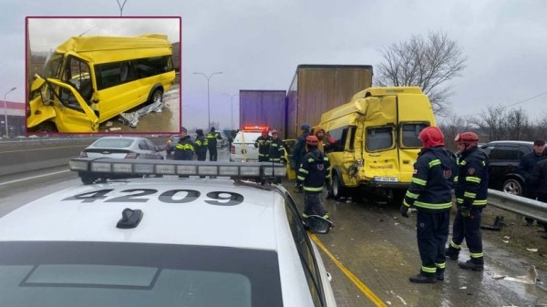 Один человек погиб, четверо пострадали в ДТП с микроавтобусом в центральной Грузии Один человек погиб, четверо пострадали в ДТП с микроавтобусом в центральной Грузии