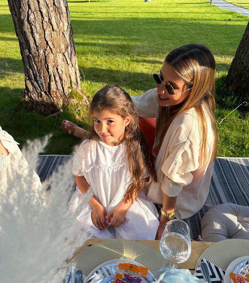 «Мама сказала: «Что-то у тебя нос на микрофоне?». Я поняла, что что-то не так» - Кета Топурия о неудачной пластической операции и американском гражданстве дочери