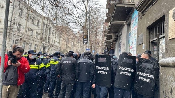 Битва на Кекелидзе: полиция в Тбилиси выселяет должников Битва на Кекелидзе: полиция в Тбилиси выселяет должников