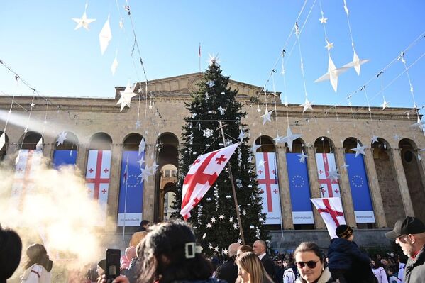 Рождественская традиция: красочное шествие "Алило" в столице Грузии – фото