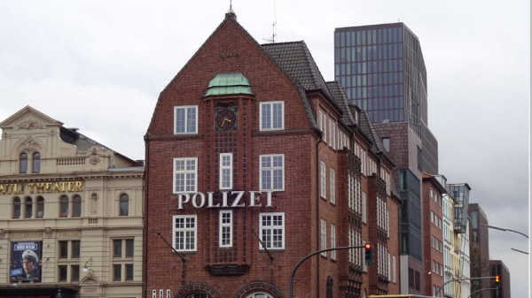 Граждане Грузии и России вместе воровали духи в Германии