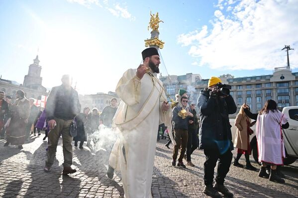 Рождественская традиция: красочное шествие "Алило" в столице Грузии – фото