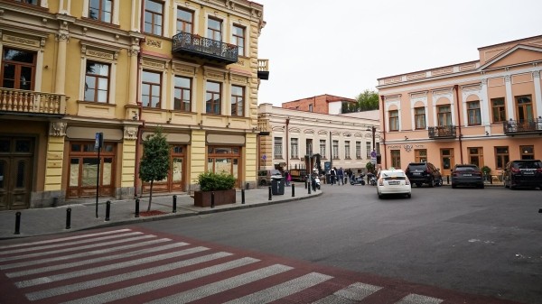 Студенты, шахтеры и церковь - проблема выселения должников как главная тема в Грузии 