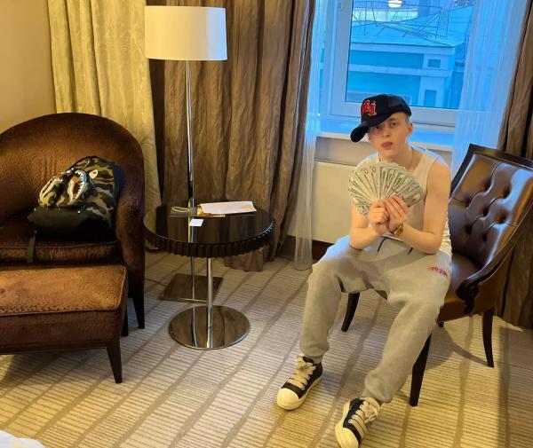 В Петербурге на концерте задержали 15-летнего рэпера из Грузии В Петербурге на концерте задержали 15-летнего рэпера из Грузии