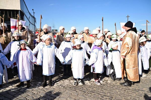 Рождественская традиция: красочное шествие "Алило" в столице Грузии – фото