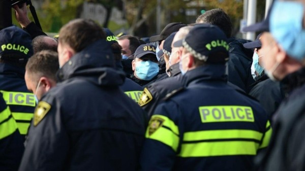 Шумное выселение за банковские долги: два уголовных дела и 20 задержанных