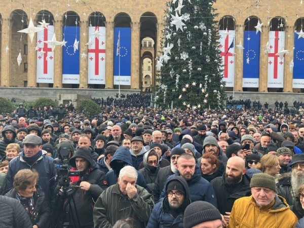 «Альт-инфо» на митинге в Тбилиси требует ужесточить наказание «за осквернение святынь»