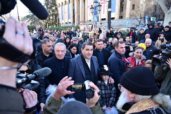 Рождественская традиция: красочное шествие "Алило" в столице Грузии – фото