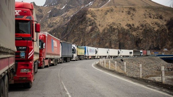 Верхний Ларс сегодня: проезда в Грузию ожидают 1,7 тысячи грузовиков