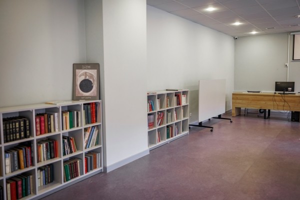 Одна из крупнейших публичных библиотек Тбилиси открылась после ремонта